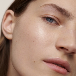 Rose Oil Serum - Feuchtigkeitsspendendes Gesichtsserum Mit Rosenwasser