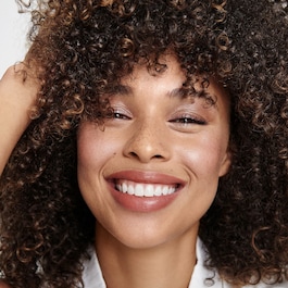 "Un" cover-up cream foundation - Fond de teint