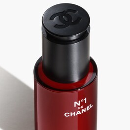 N°1 DE CHANEL REVITALISIERENDES SERUM - Wirkt vorbeugend und korrigierend