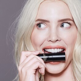 Nudies Tinted Blur Stick - Bâton estompeur teinté